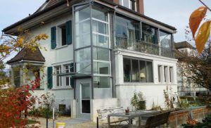 Nachträglich angebauter Aussenlift bei Einfamilienhaus