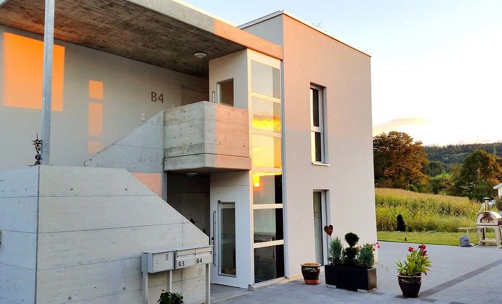 Aufzug bei Einfamilienhaus im Aussenbereich nachträglich eingebaut